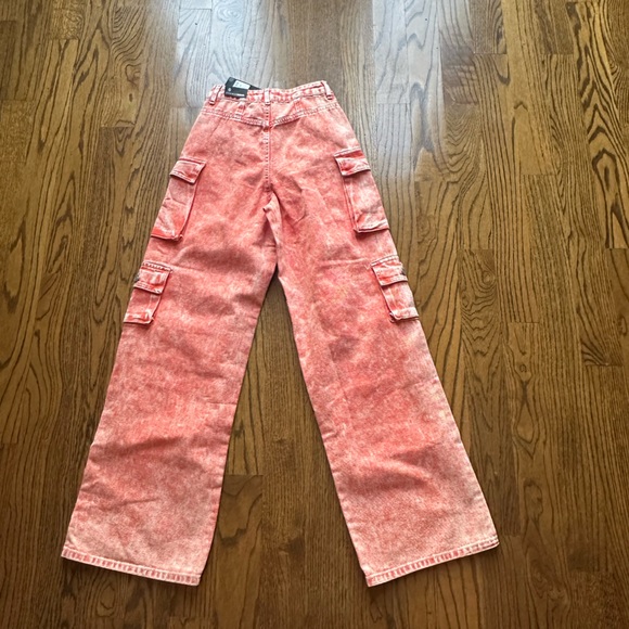 NWT FASHION NOVA Pink Acid Wash High Rise Cargo Jeans Sz 0P - Picture 4 of 4